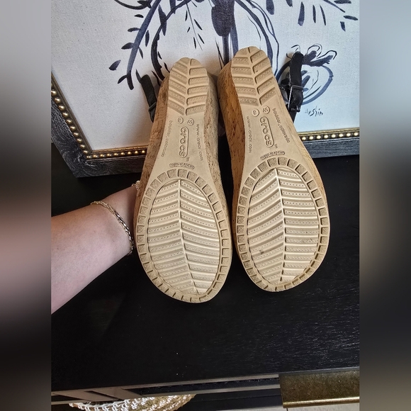 Crocs Women's A Leigh Cork Wedge Sandals Slingback Peep-Toe Black Sz 8 - Picture 7 of 7